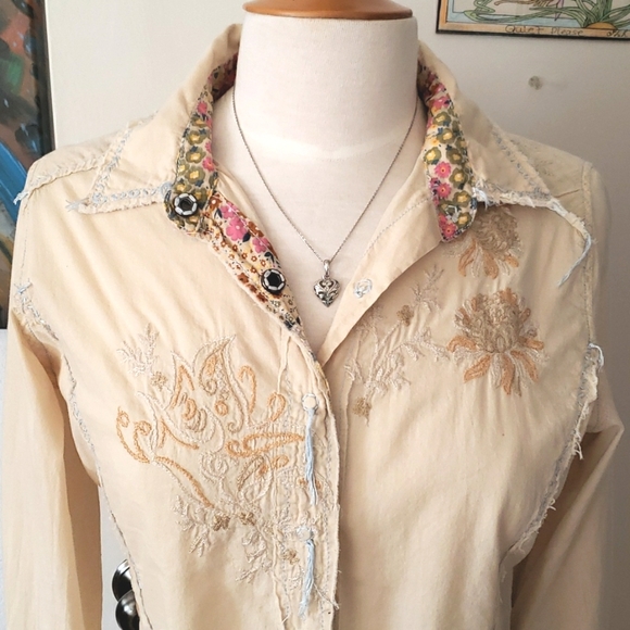 Miss Me Soft Yellow Western Floral Snap Front Blouse Size Medium - Picture 4 of 16